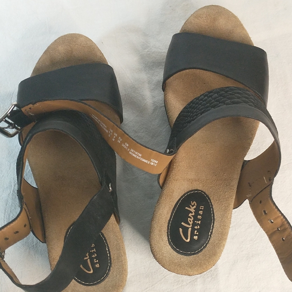 Clarks Artisan Black Leather Wedge Sandals SZ 8. Excellent Pre loved Condition. - Picture 3 of 10
